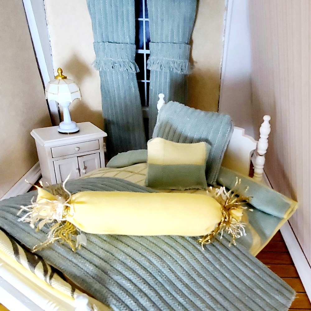 Dollhouse Miniature Bedding - Picture 6 of 13